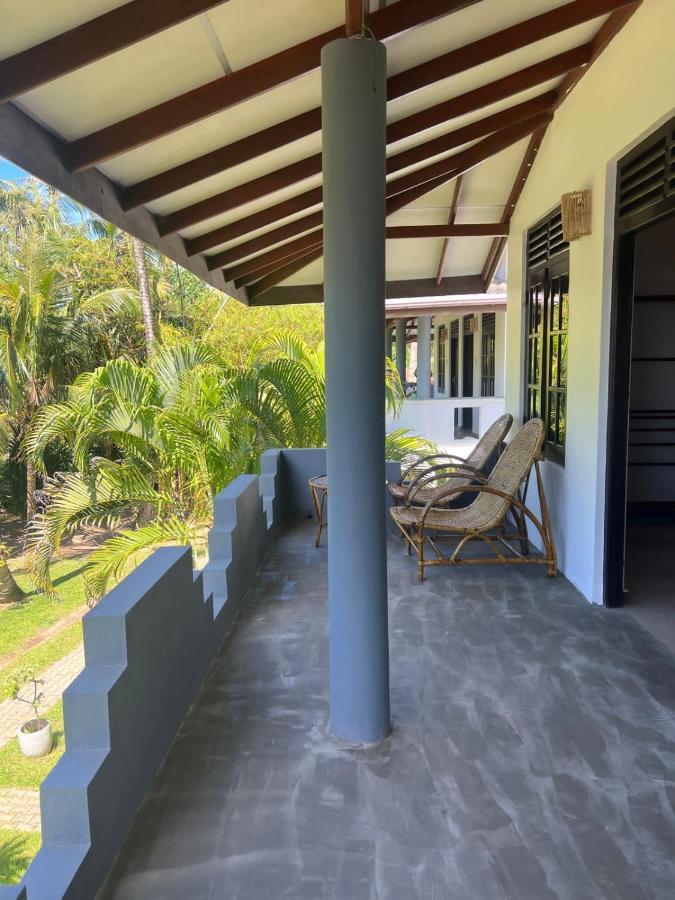 Hotel Pineapple Surf Ahangama Exterior foto