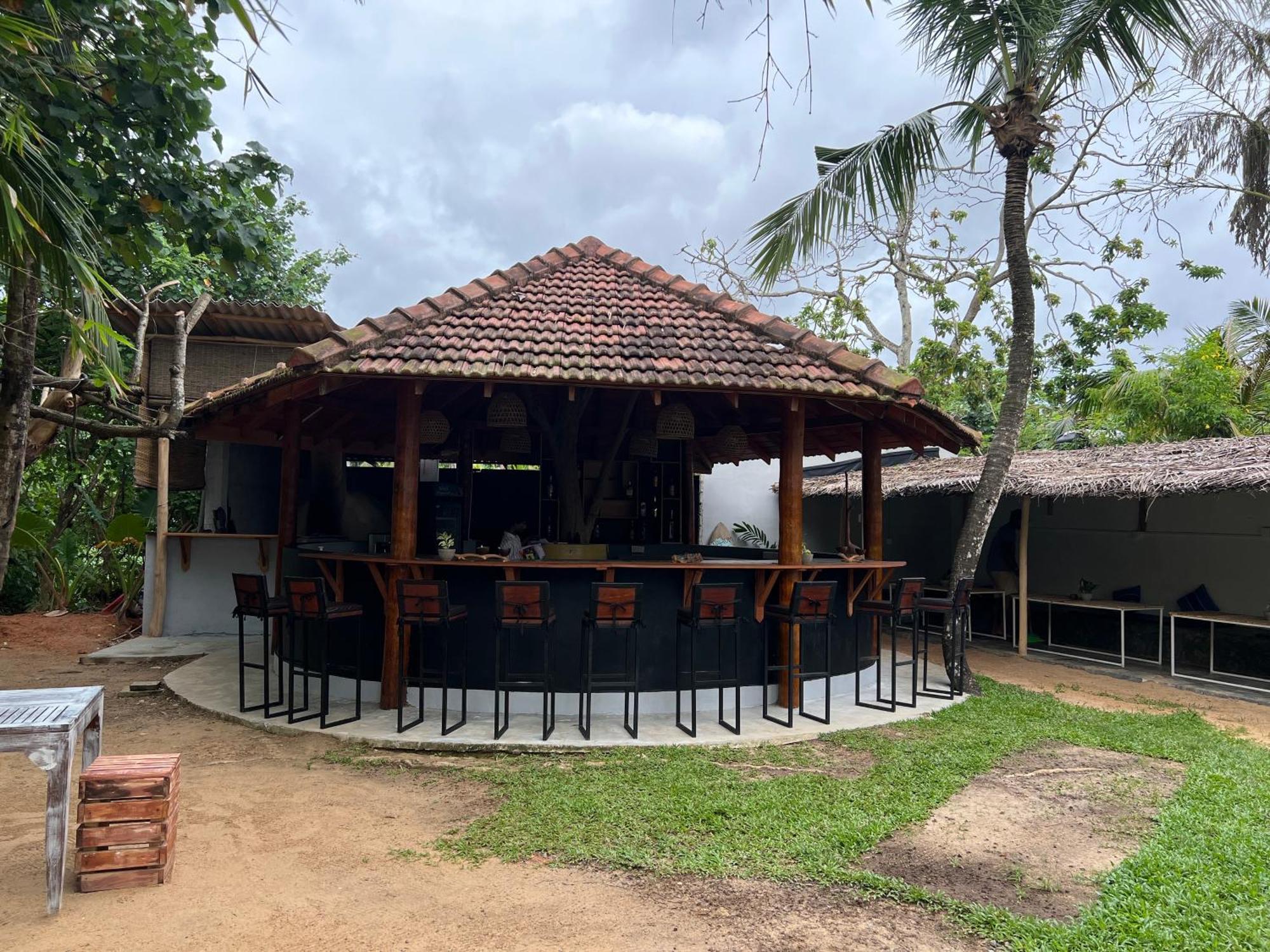 Hotel Pineapple Surf Ahangama Exterior foto