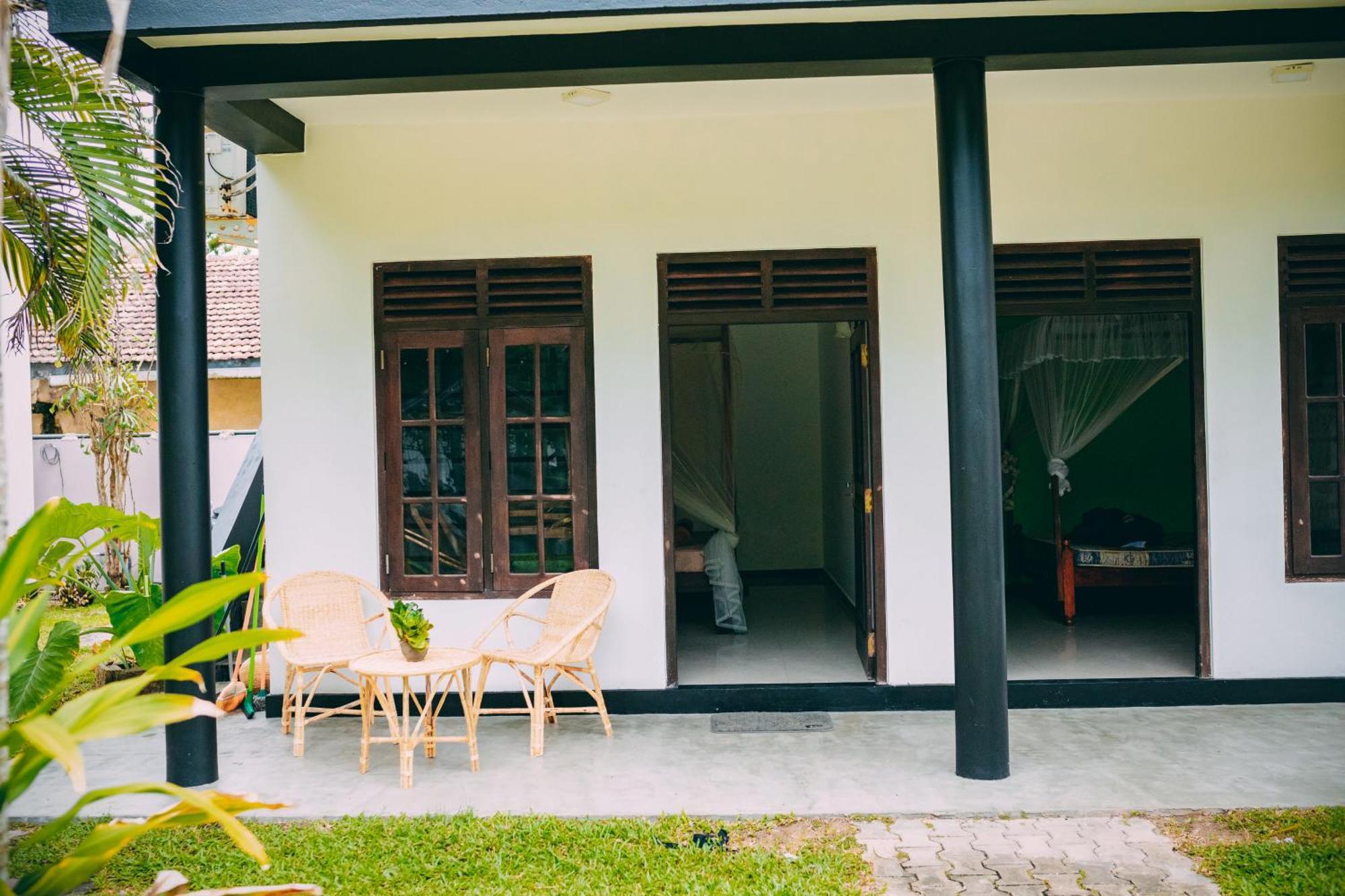 Hotel Pineapple Surf Ahangama Exterior foto